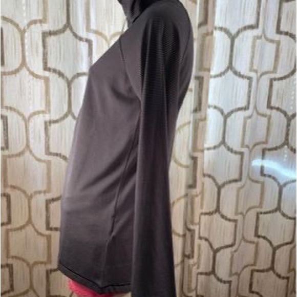 Women’s XS Under Armour HeatGear 1/4 zip pullover (new with tags) - Picture 3 of 5